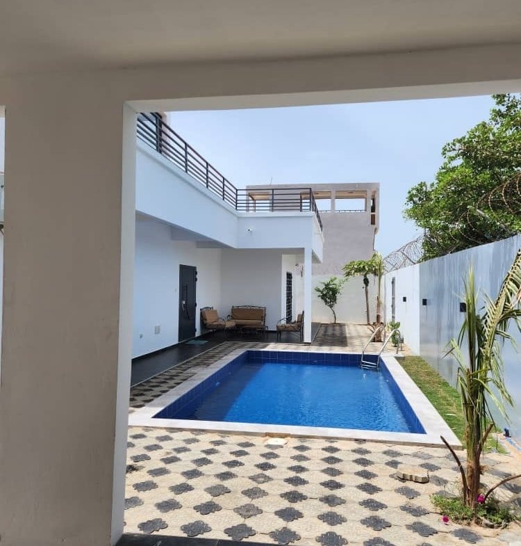 villa a louer avec piscine a saly dans lallee des milliardaires.2