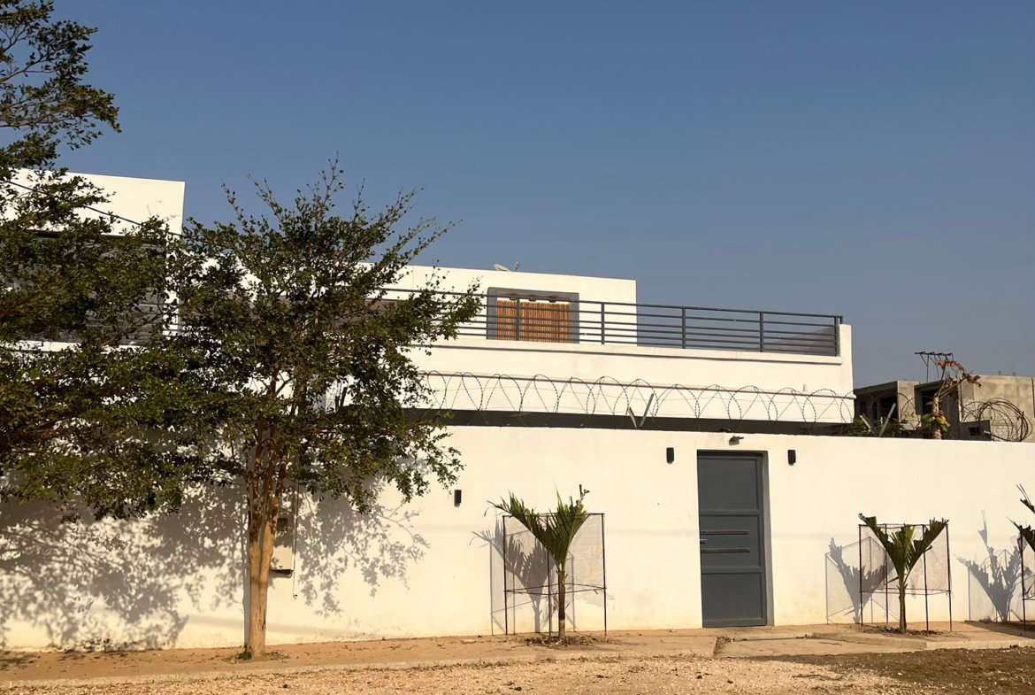 villa avec piscine a louer a saly – allee des milliardaires 6