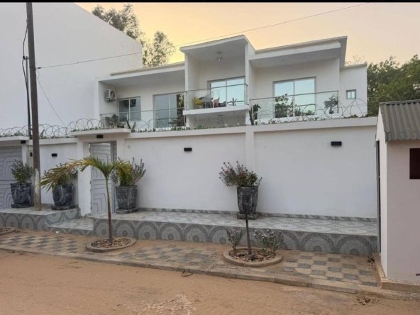 Villa R1 meublee avec piscine a vendre a Saly a deux pas de la plage3
