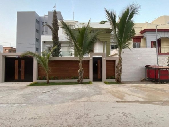 Villa R+2 avec piscine à vendre aux Mamelles (Cité Cheikh Amar – Cité Touba Almadies)10