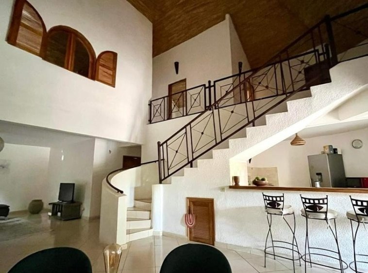 Villa a vendre a Ngeurigne piste des milliardaires