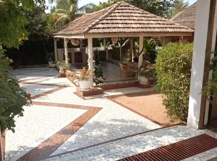 Villa à vendre en angle à Saly (à 250 m de la plage)2