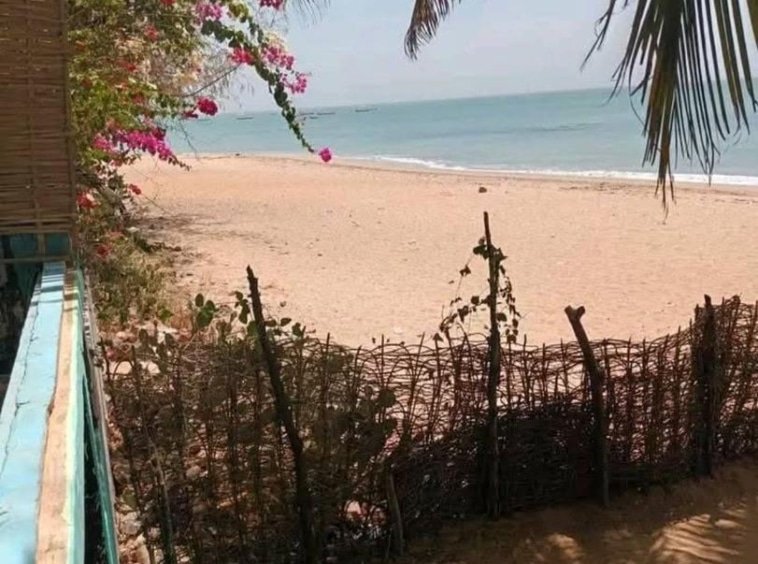 Villa à vendre en angle à Saly (à 250 m de la plage)4