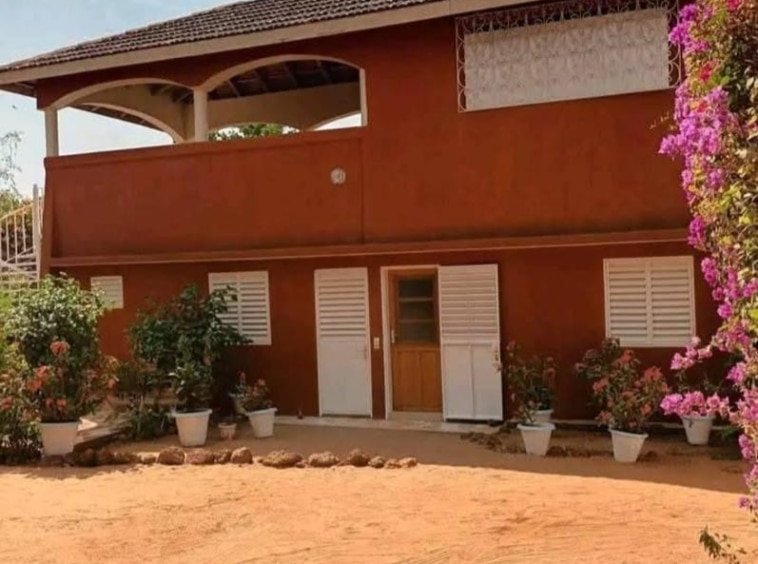 Villa à vendre en angle à Saly (à 250 m de la plage)7
