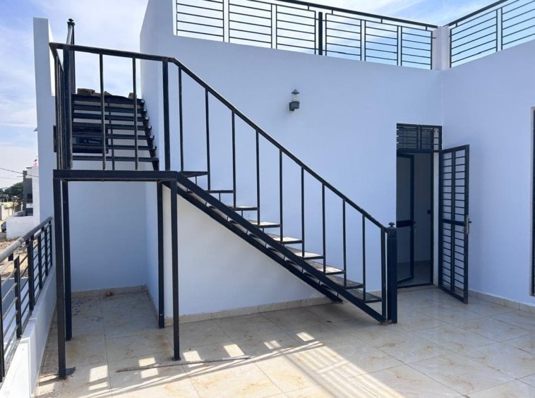 Villa meublee avec piscine a vendre a Ngaparou derriere le centre commercial2