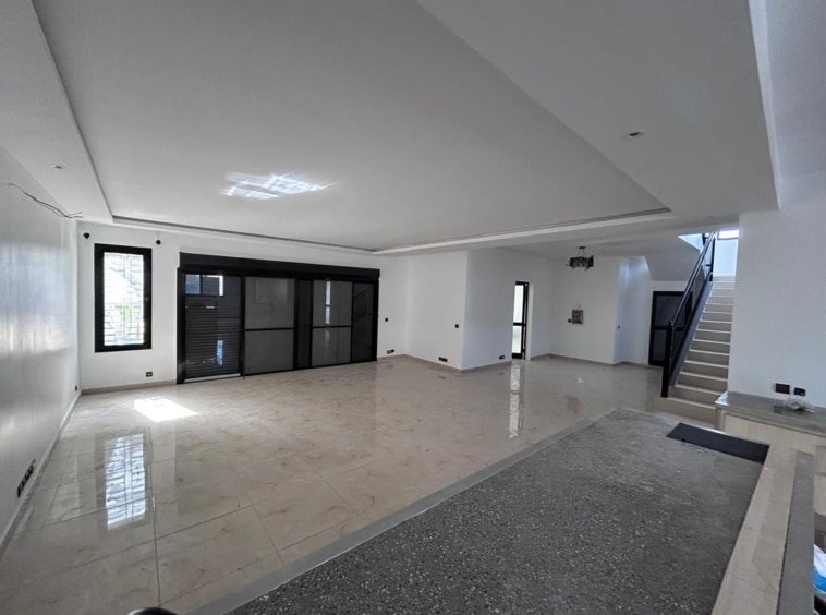 Villa meublee avec piscine a vendre a Ngaparou derriere le centre commercial6