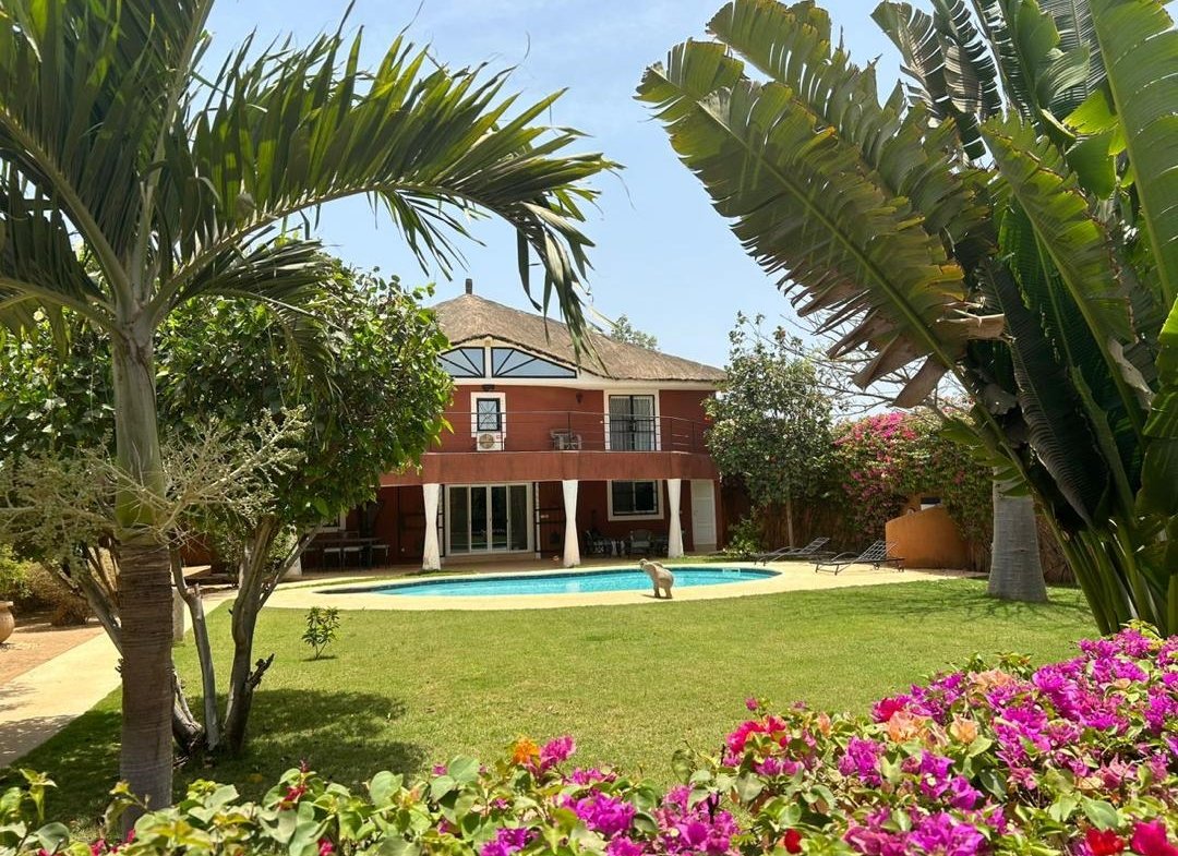 Villa meublee avec piscine a vendre a Ngaparou – Derriere Saly Center.1