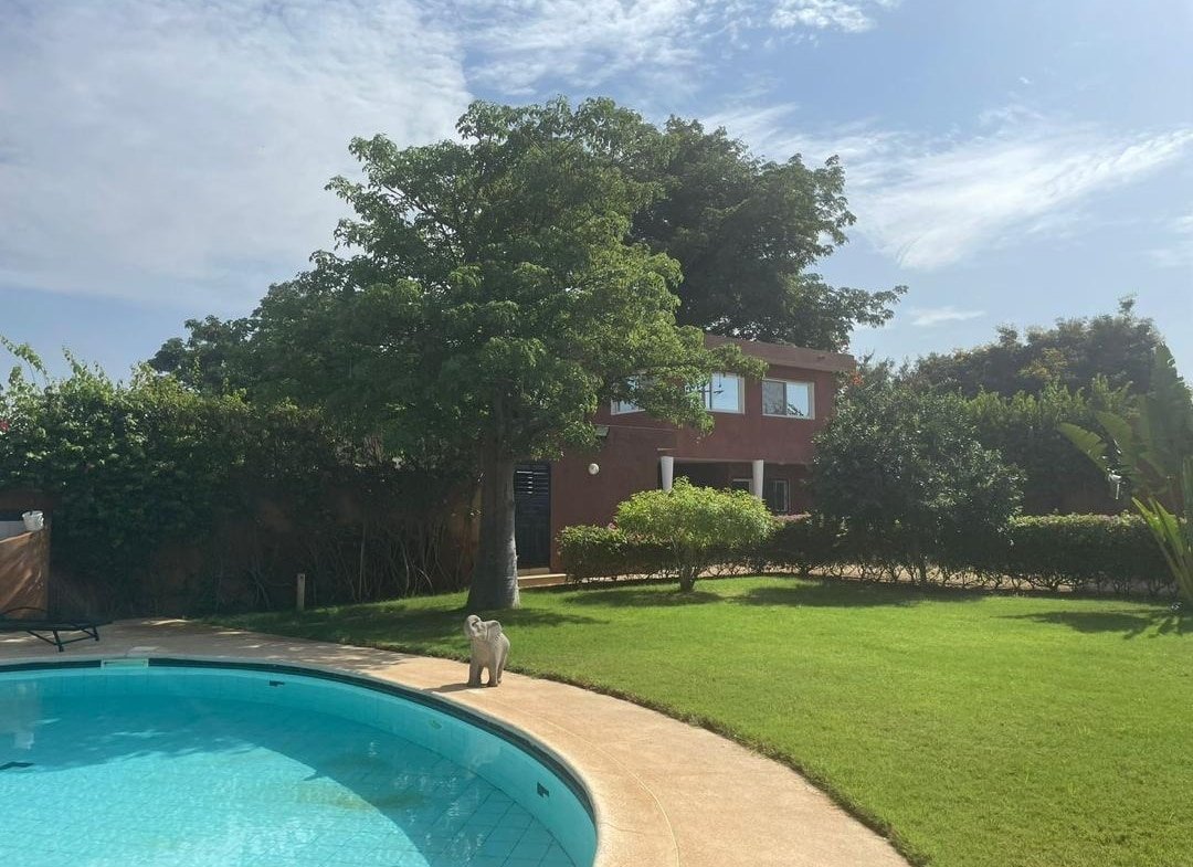 Villa meublee avec piscine a vendre a Ngaparou – Derriere Saly Center.12