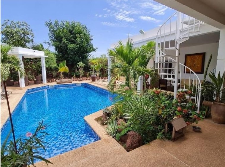 Villa meublee avec piscine a vendre a Saly a proximite de lhotel Rhino