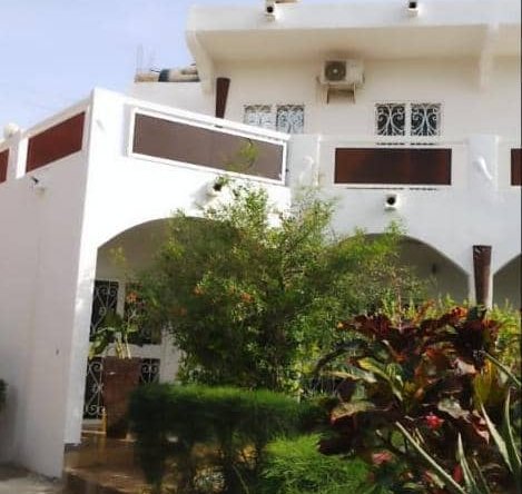 Villa meublee avec piscine a vendre a Saly2