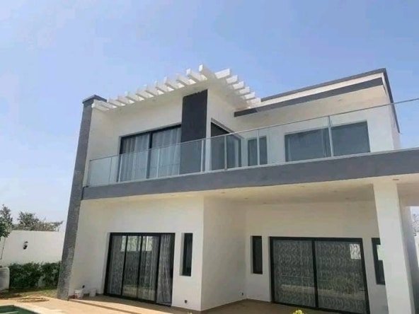 Villa meublée avec piscine à vendre à Ngaparou, derrière le centre commercial