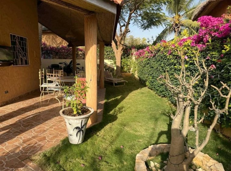 Villa meublee situee dans la residence Paradis a Saly.5