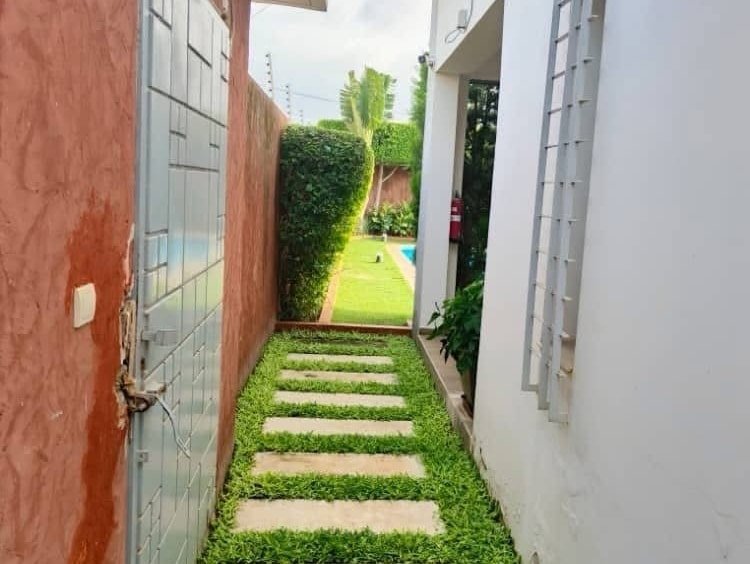 villa meublee a vendre avec piscine a ngaparou 4