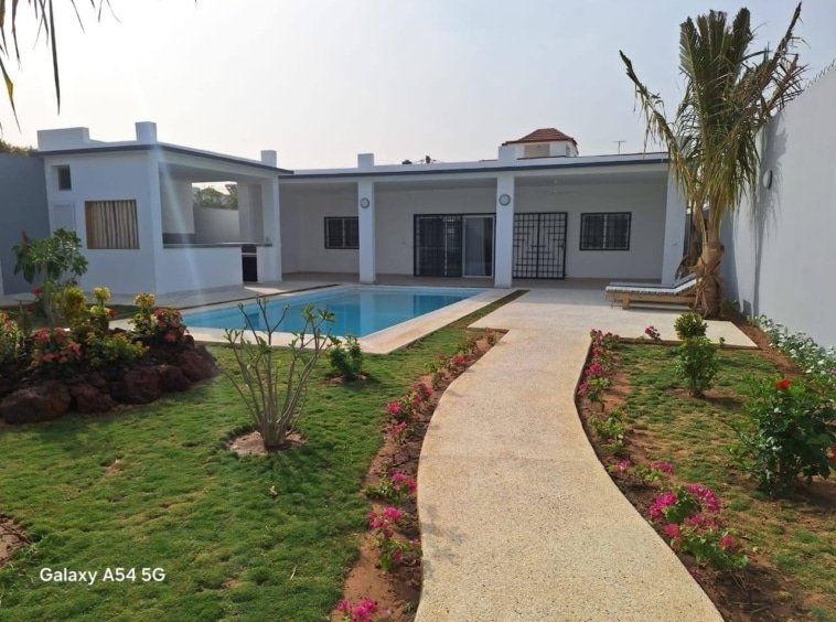 villa meublee avec piscine a vendre a ngaparou 4