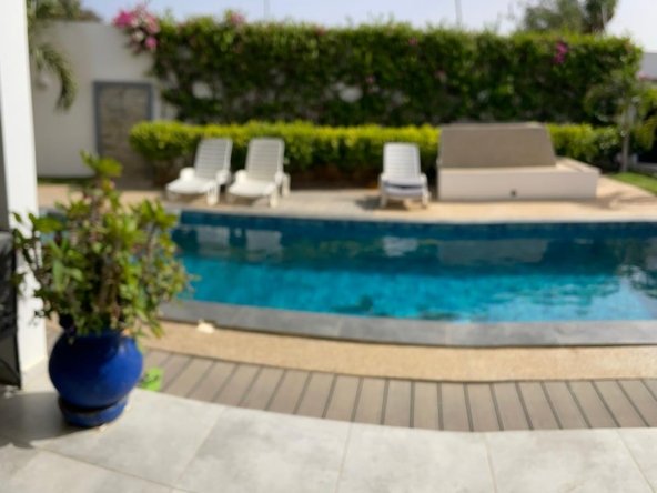 Superbe villa bien placée meublé avec piscine à vendre à Nguerigne11