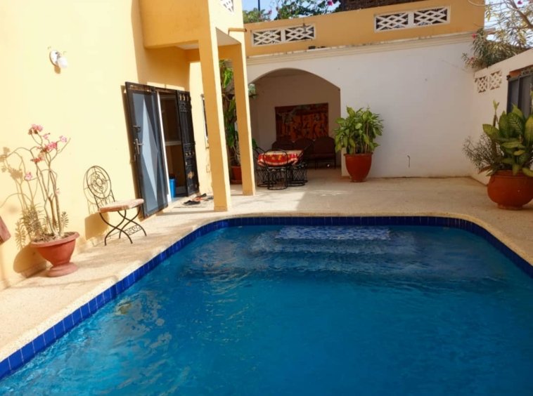 Villa meublée avec piscine à louer à Ngaparou1,deerière boulangerie Thomas5