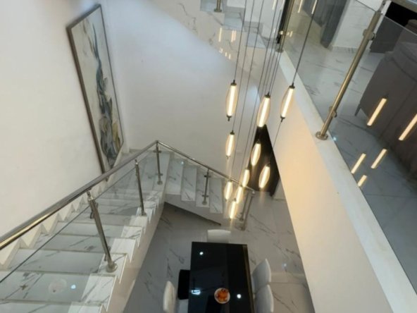 Villa neuve avec piscine et énergie solaire à louer à Canda (9)