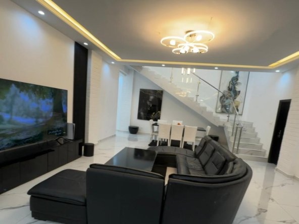 Villa neuve avec piscine et énergie solaire à louer à Canda8